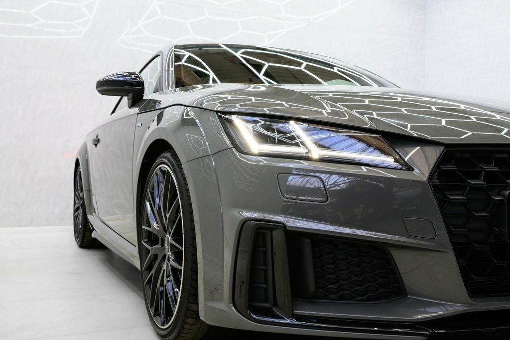 Audi TT 2L Black Edition MM72OWF Grey #2