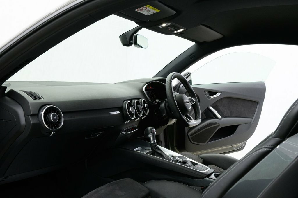 Audi TT 2L Black Edition MM72OWF Grey #3