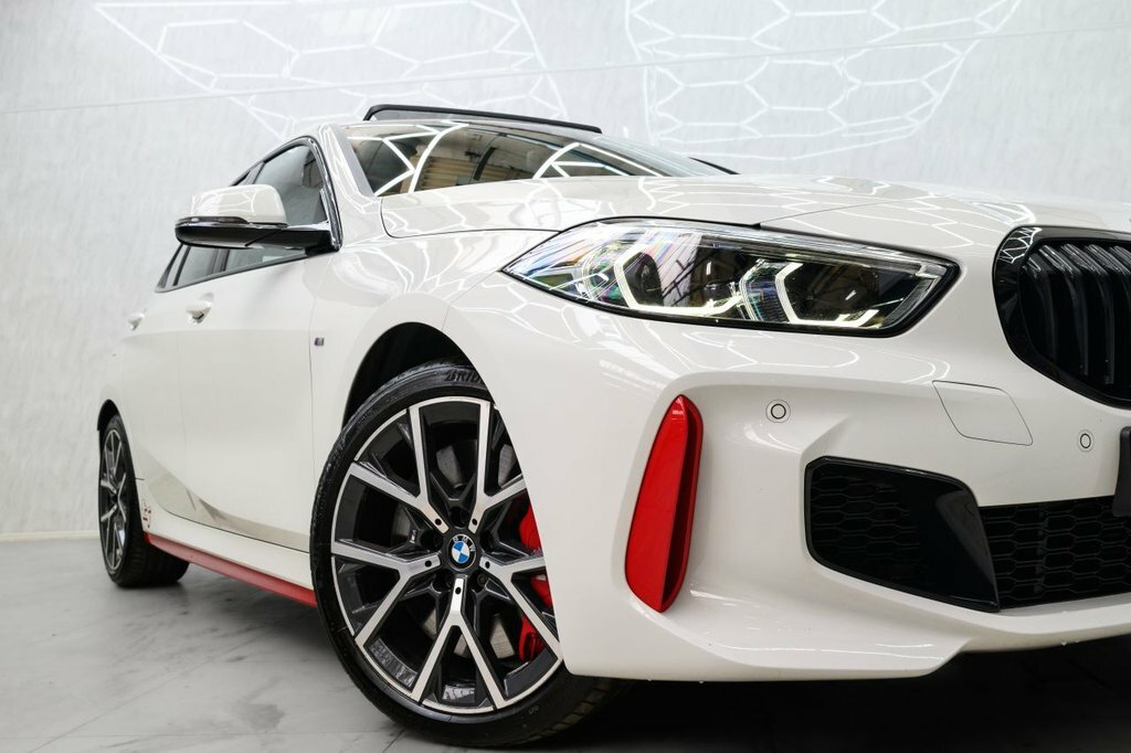 BMW 1 Series 2L Null MA72JZF White #2
