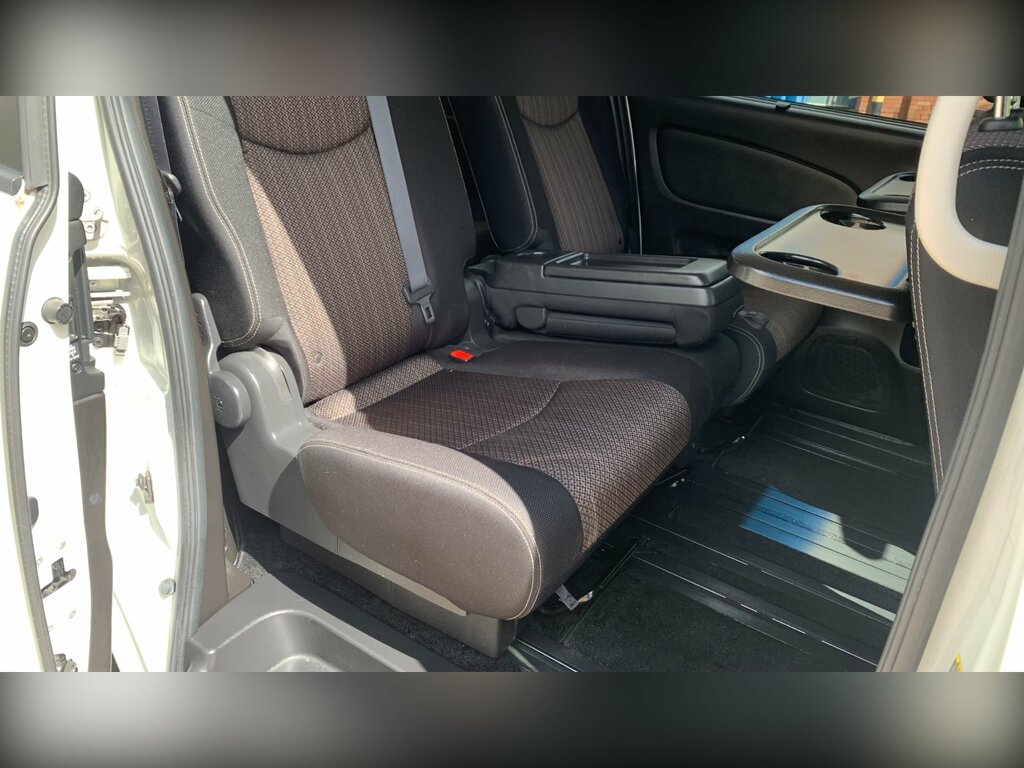 Nissan Serena Mpv Silver #40