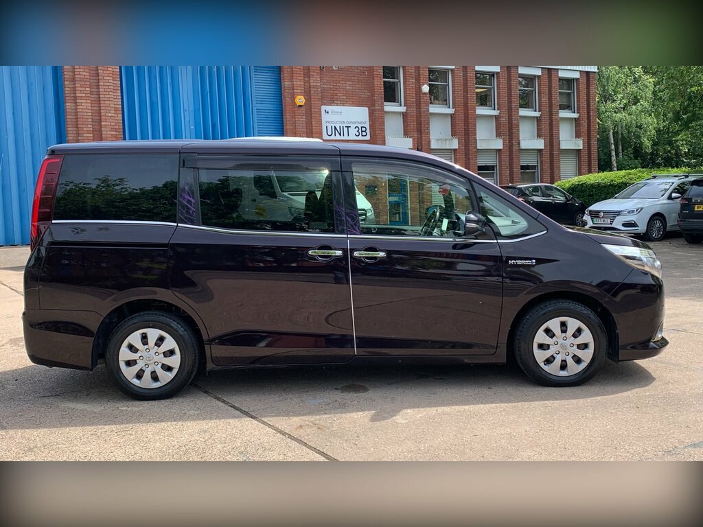 Toyota Voxy 1.8 Vvt-h 7 Black #13