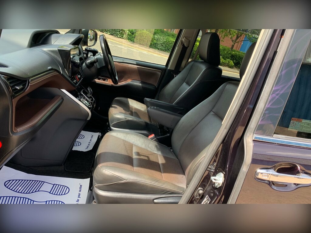 Toyota Voxy 1.8 Vvt-h 7 Black #47