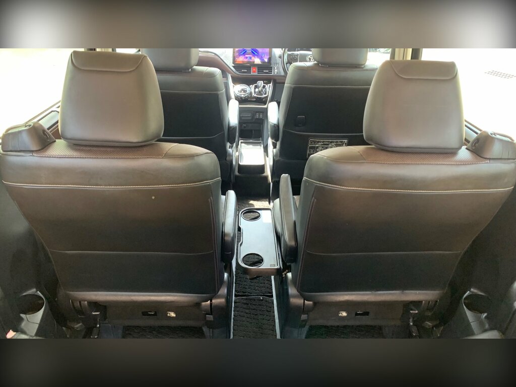 Toyota Voxy 1.8 Vvt-h 7 Black #36