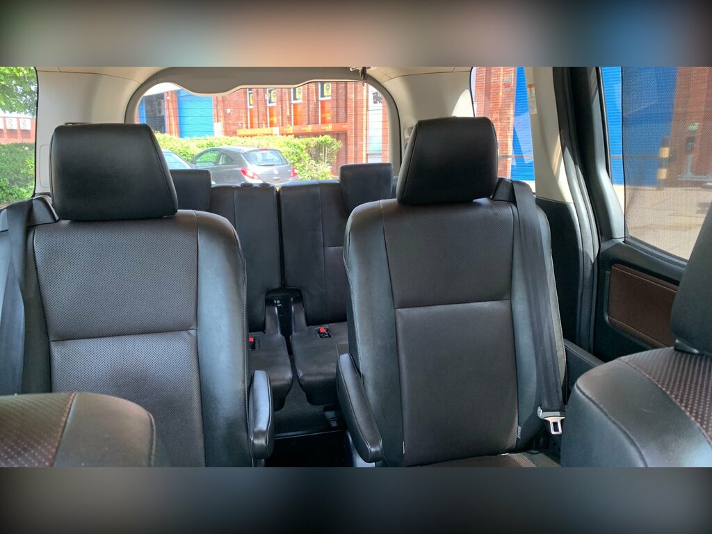Toyota Voxy 1.8 Vvt-h 7 Black #63