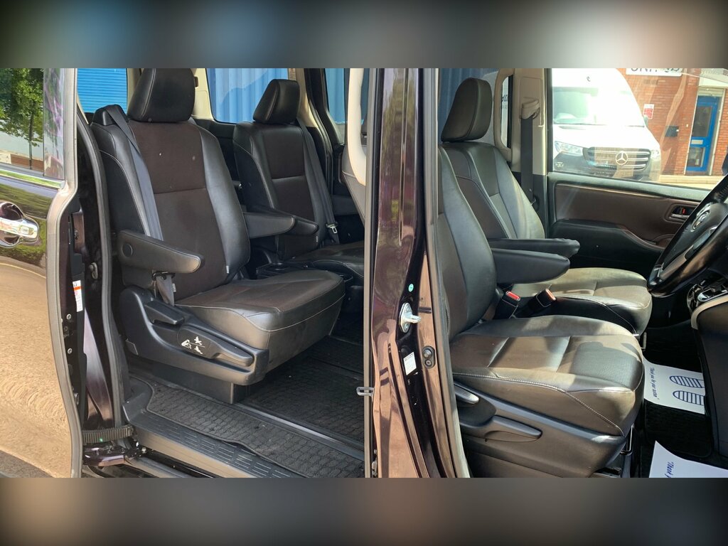 Toyota Voxy 1.8 Vvt-h 7 Black #96