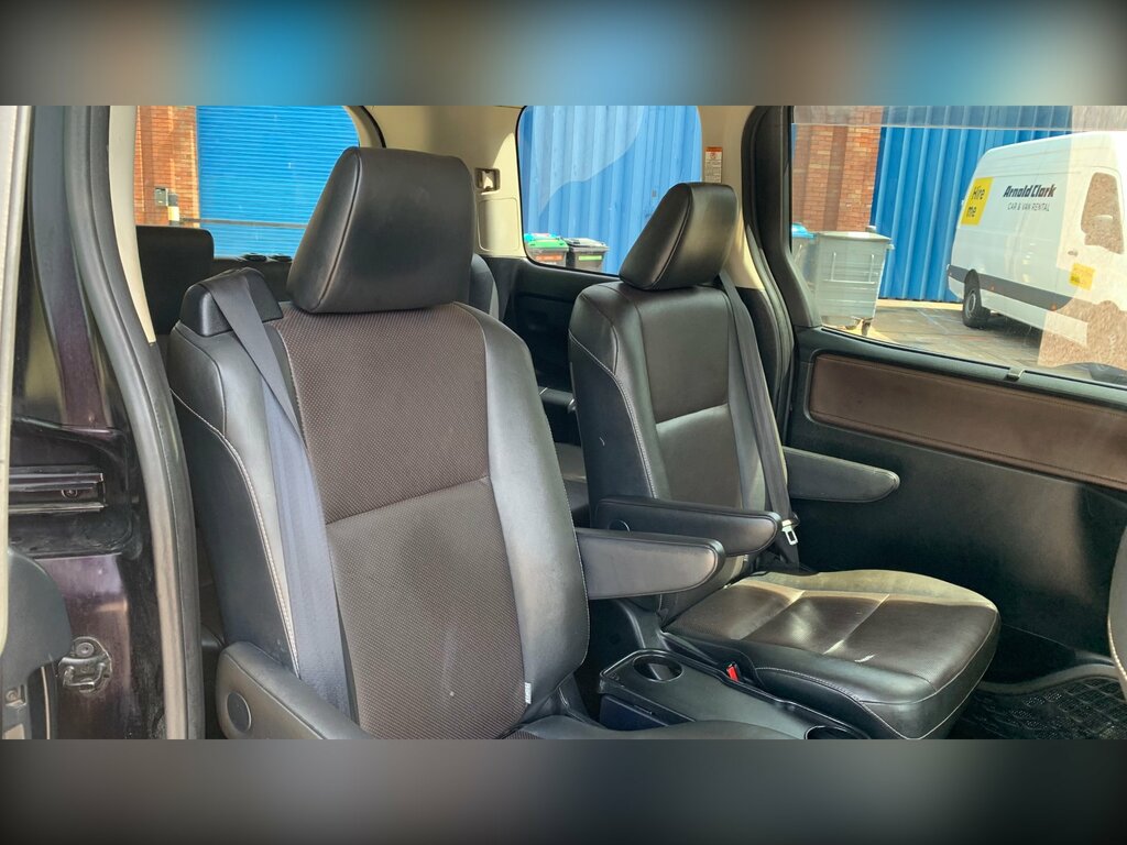 Toyota Voxy 1.8 Vvt-h 7 Black #48