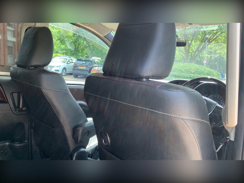 Toyota Voxy 1.8 Vvt-h 7 Black #52