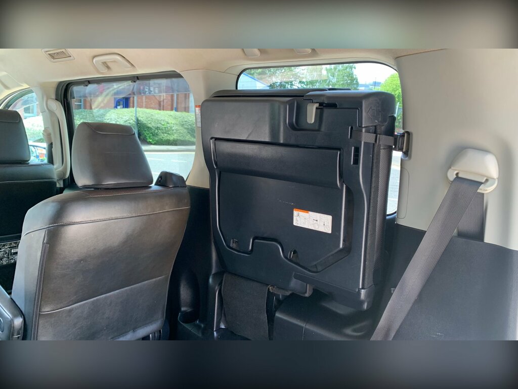 Toyota Voxy 1.8 Vvt-h 7 Black #32