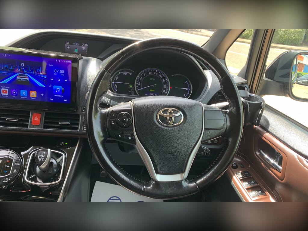 Toyota Voxy 1.8 Vvt-h 7 Black #70