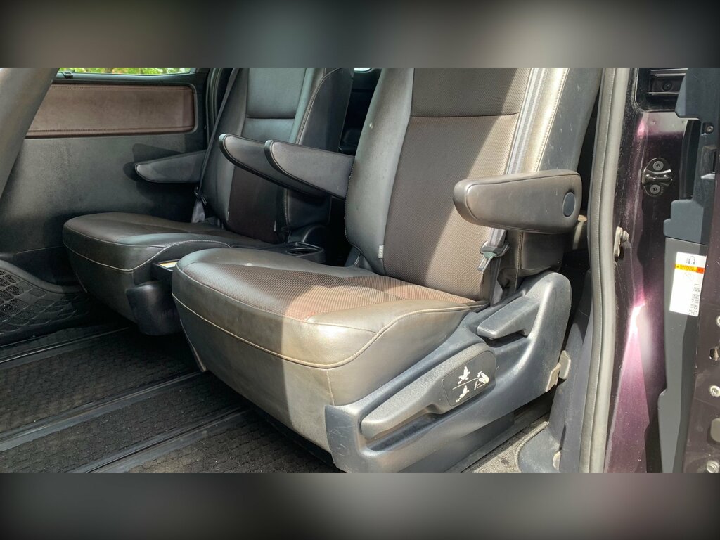 Toyota Voxy 1.8 Vvt-h 7 Black #43