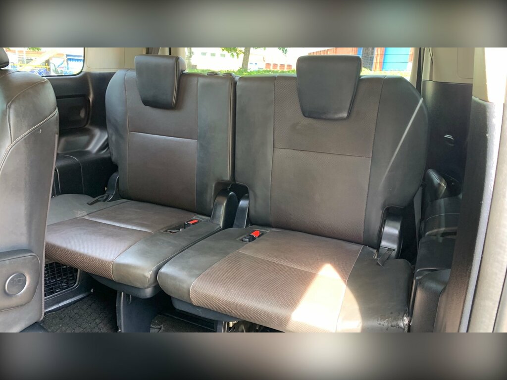 Toyota Voxy 1.8 Vvt-h 7 Black #45