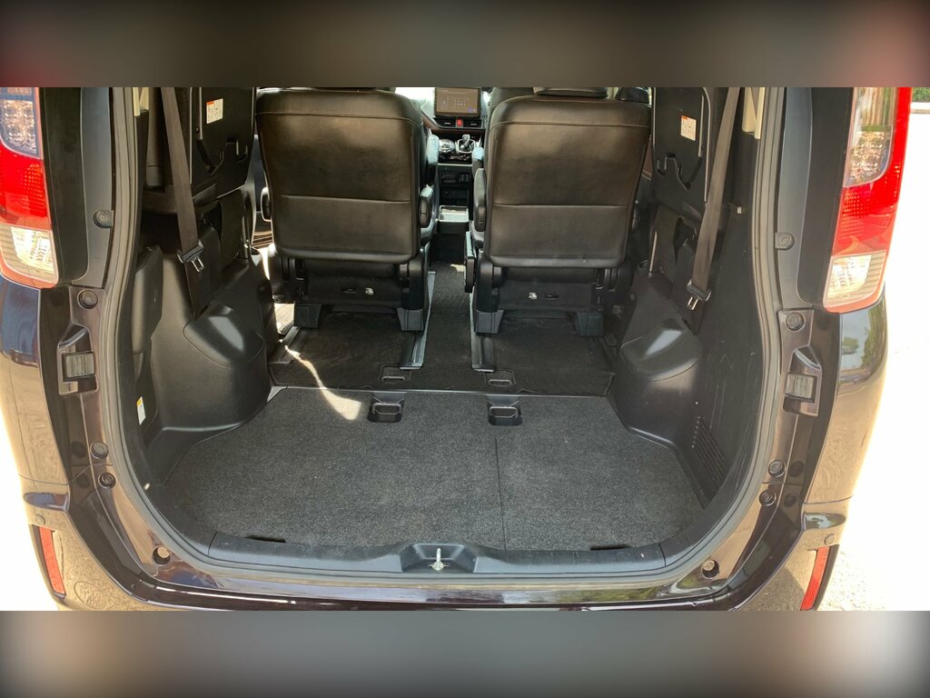 Toyota Voxy 1.8 Vvt-h 7 Black #27