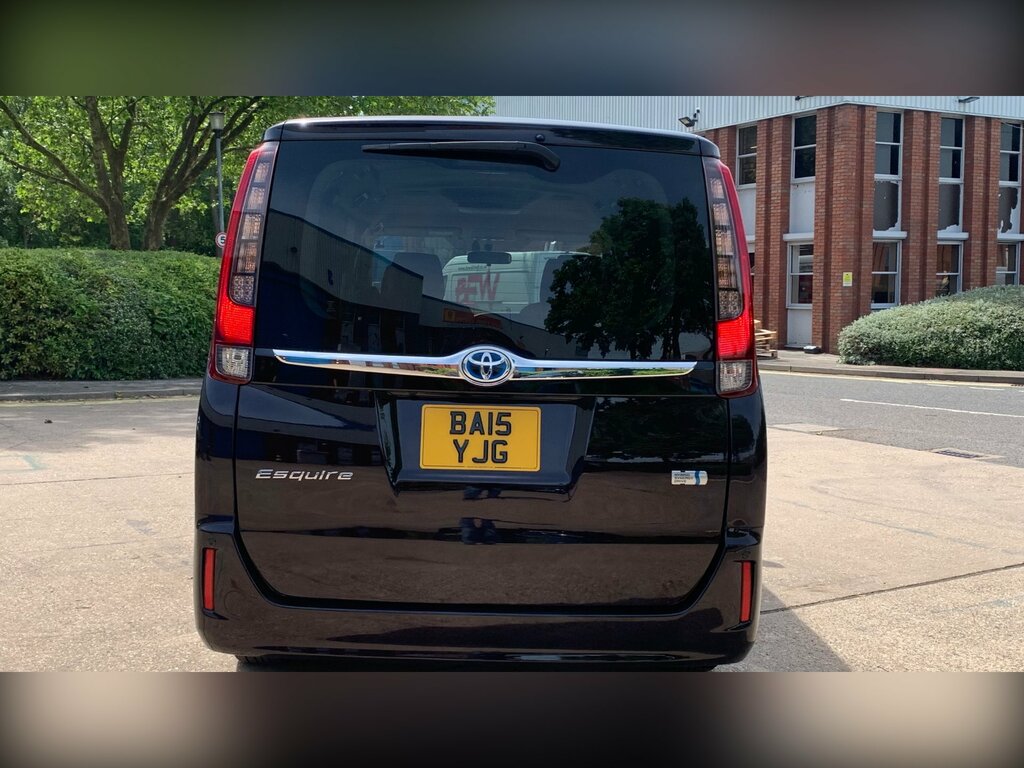 Toyota Voxy 1.8 Vvt-h 7 Black #11