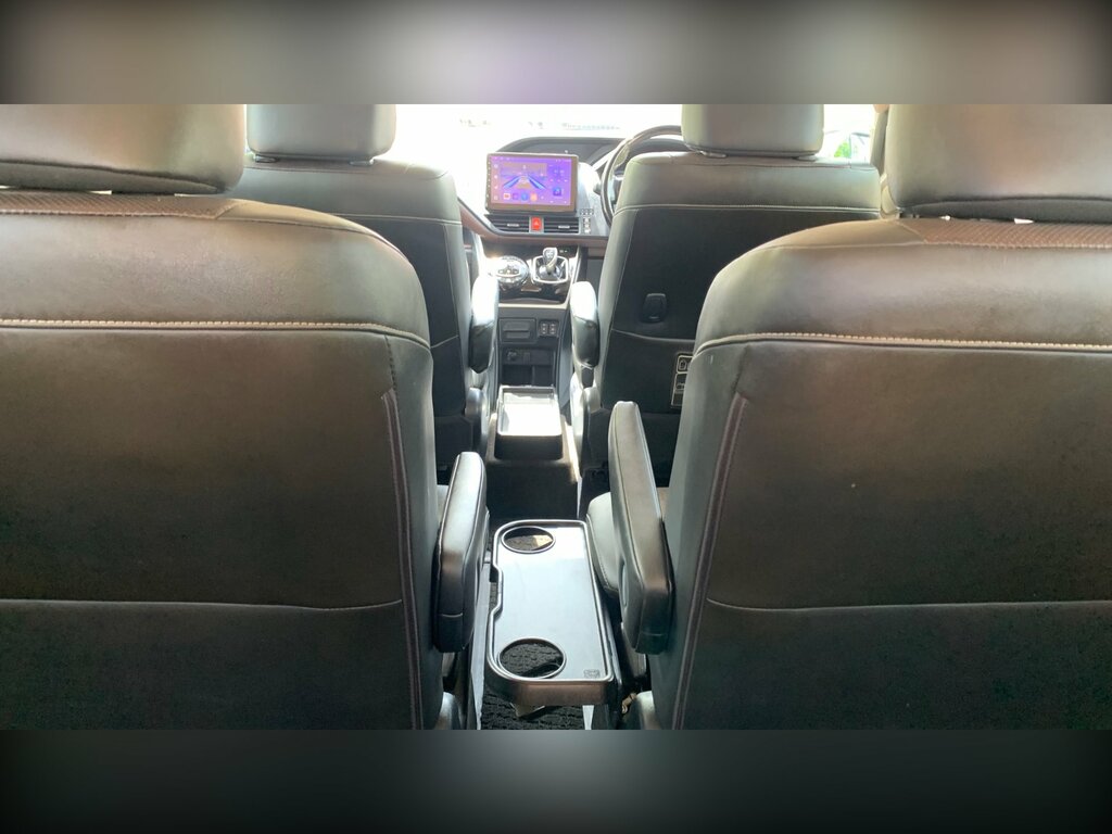 Toyota Voxy 1.8 Vvt-h 7 Black #37
