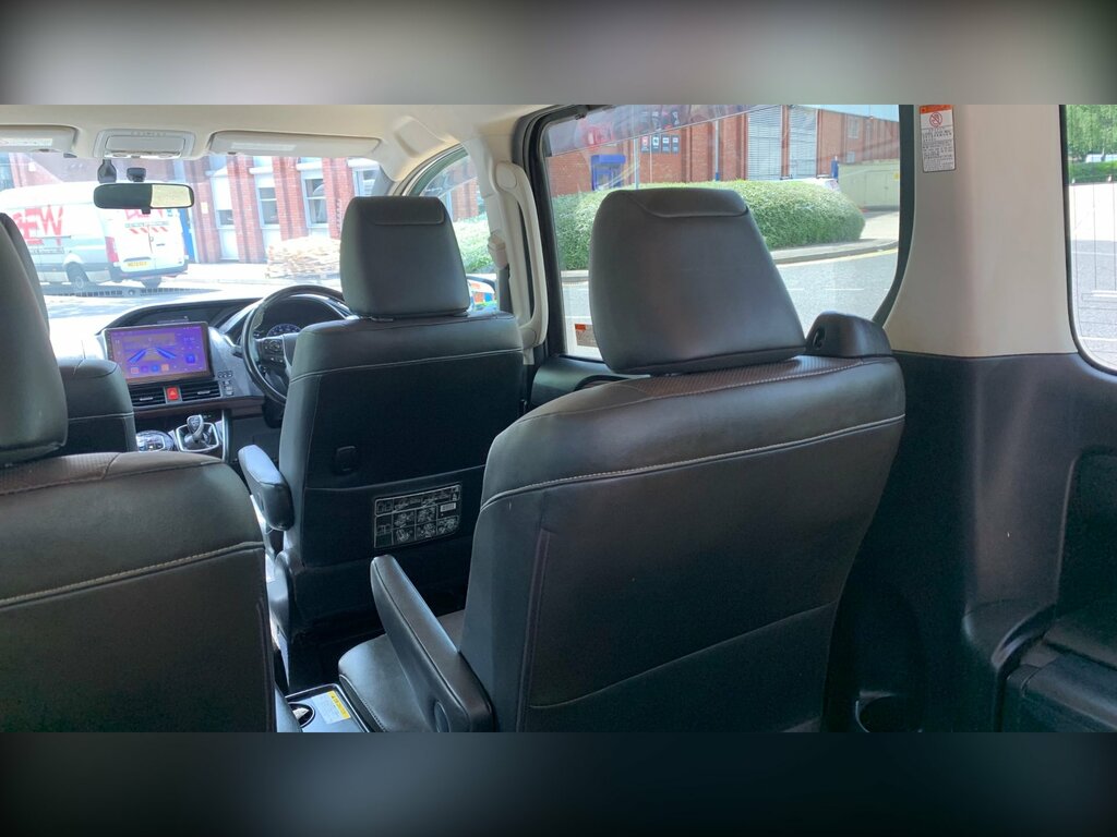 Toyota Voxy 1.8 Vvt-h 7 Black #38