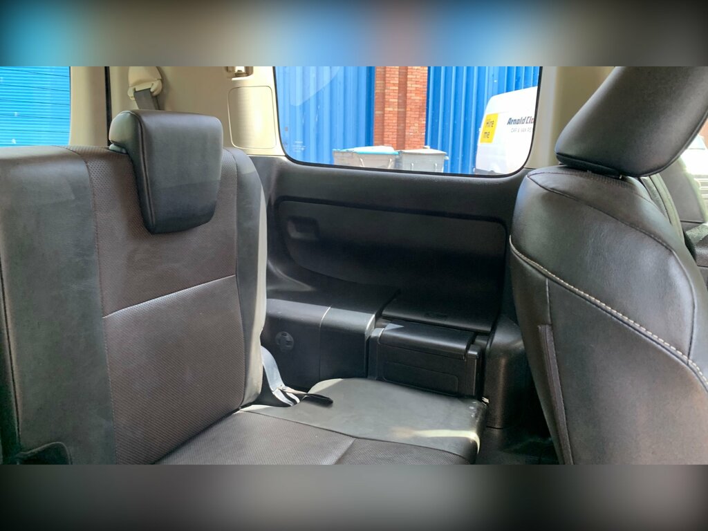 Toyota Voxy 1.8 Vvt-h 7 Black #54