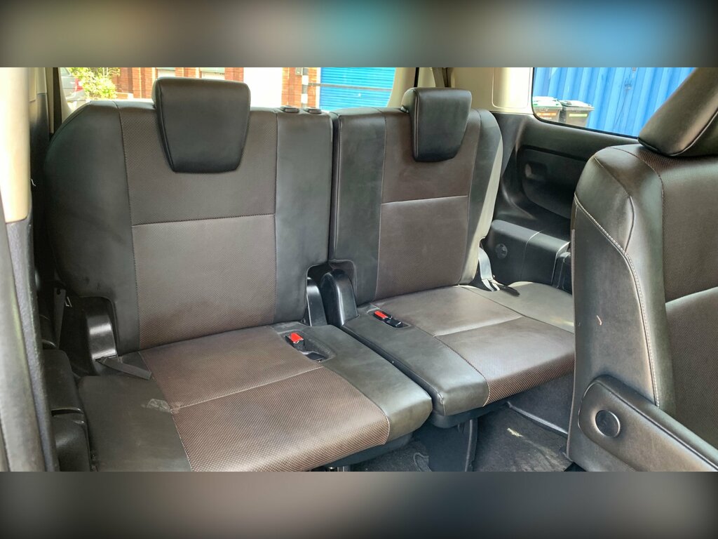 Toyota Voxy 1.8 Vvt-h 7 Black #53