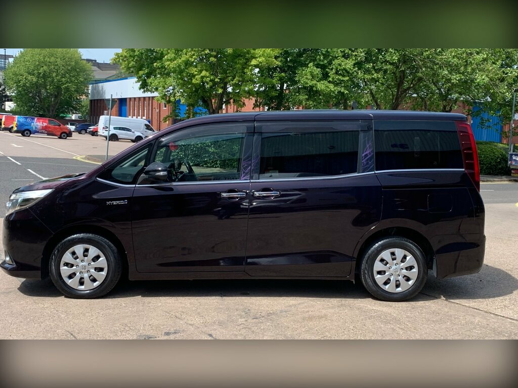 Toyota Voxy 1.8 Vvt-h 7 Black #9