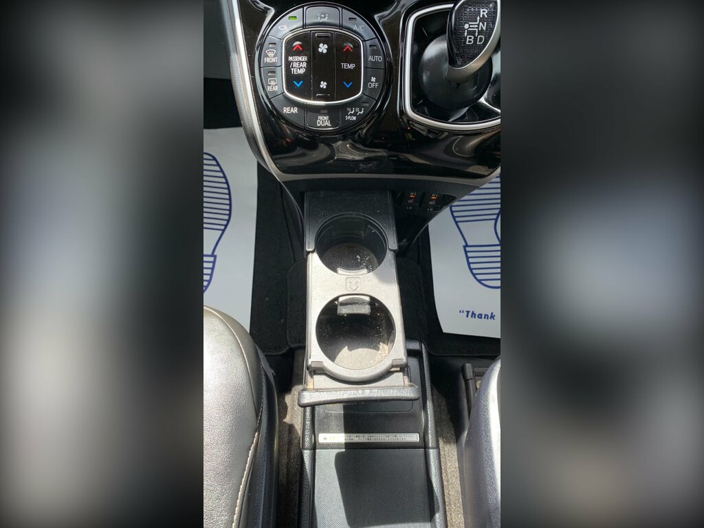 Toyota Voxy 1.8 Vvt-h 7 Black #67