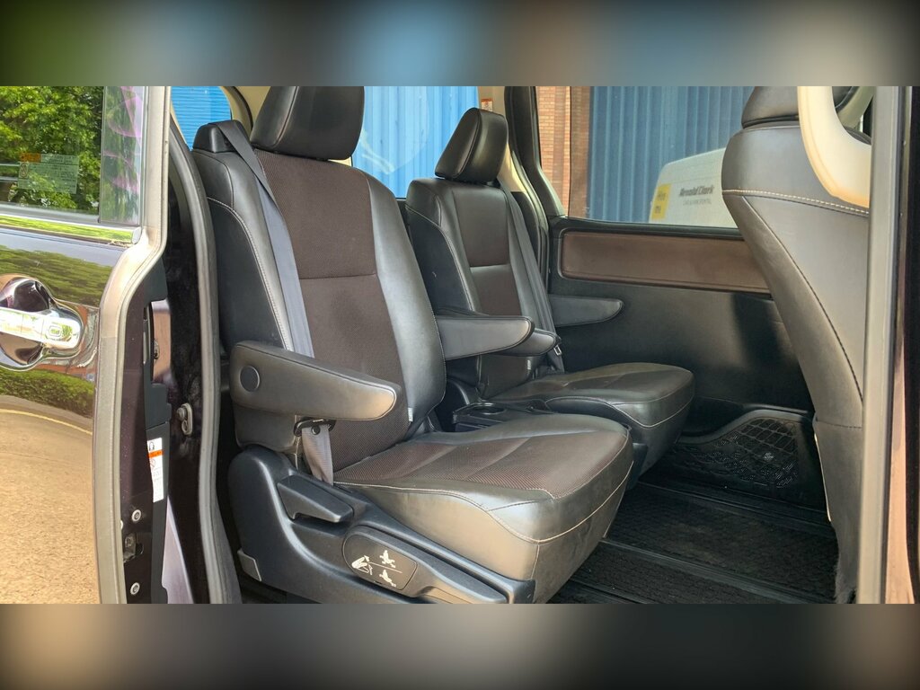 Toyota Voxy 1.8 Vvt-h 7 Black #55