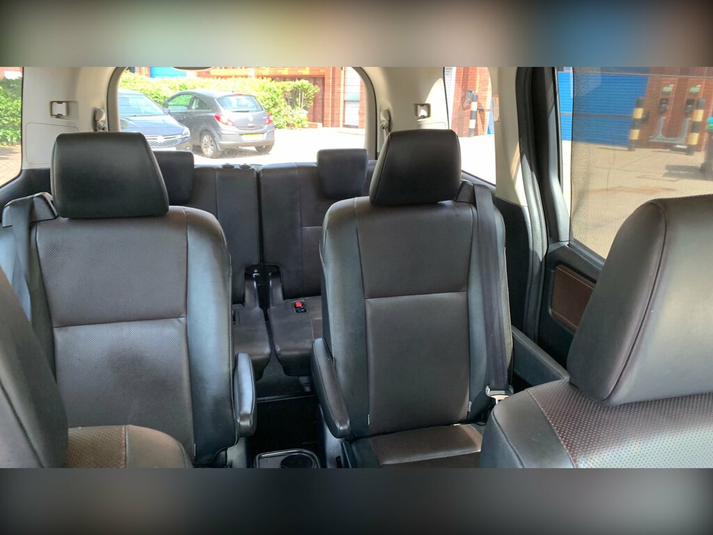 Toyota Voxy 1.8 Vvt-h 7 Black #62