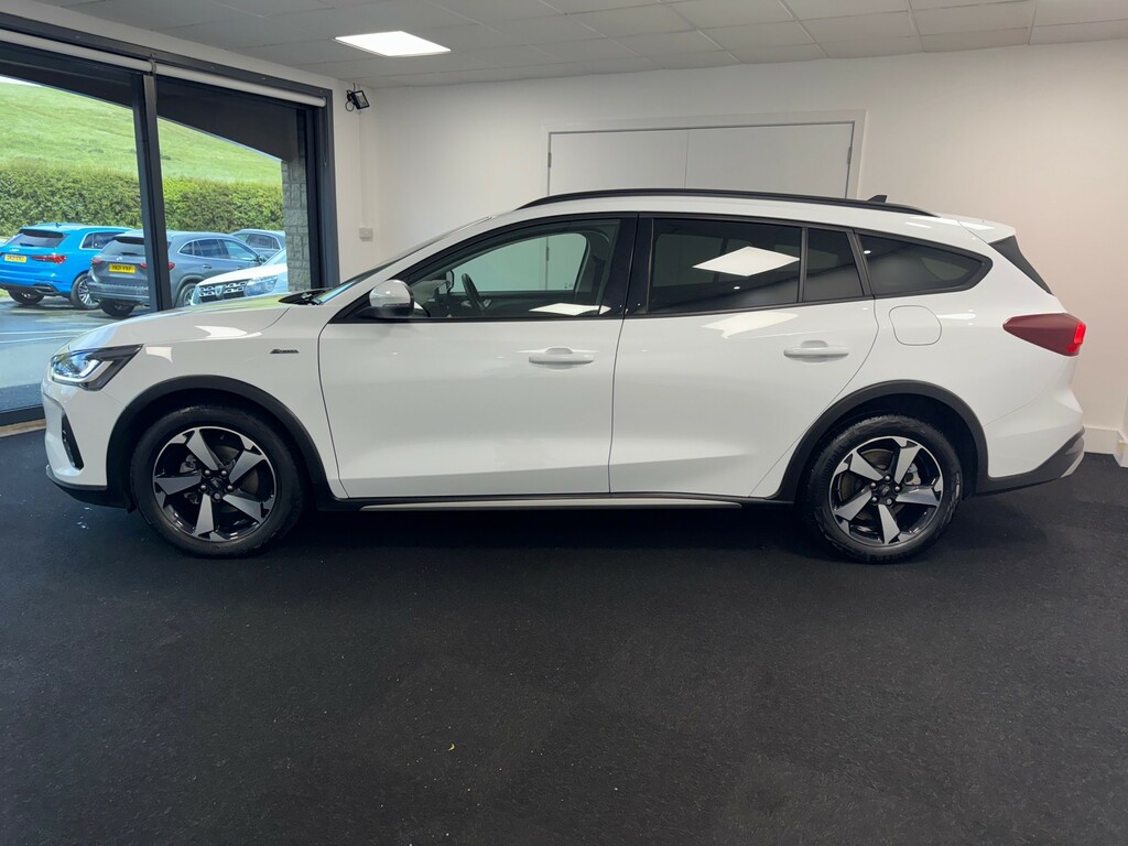 Ford Focus Estate 1.0T Ecoboost Active Estate Manu YG23UYH White #4