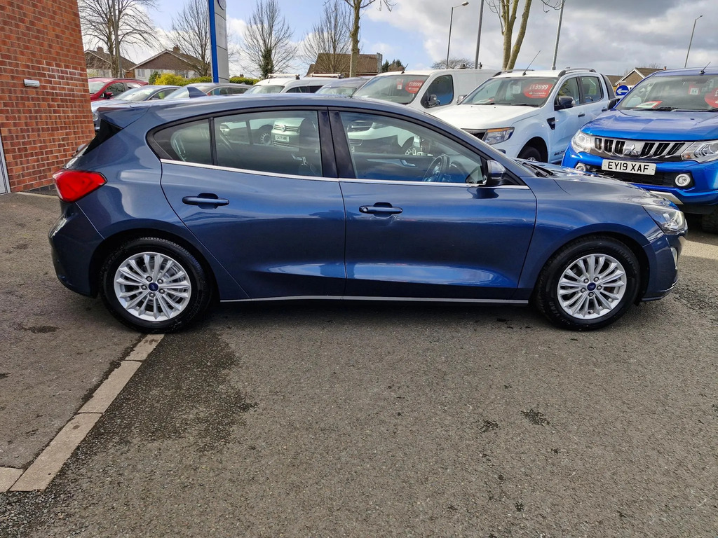 Ford Focus 1.0T Ecoboost Titanium Hatchback FE20LXW #4