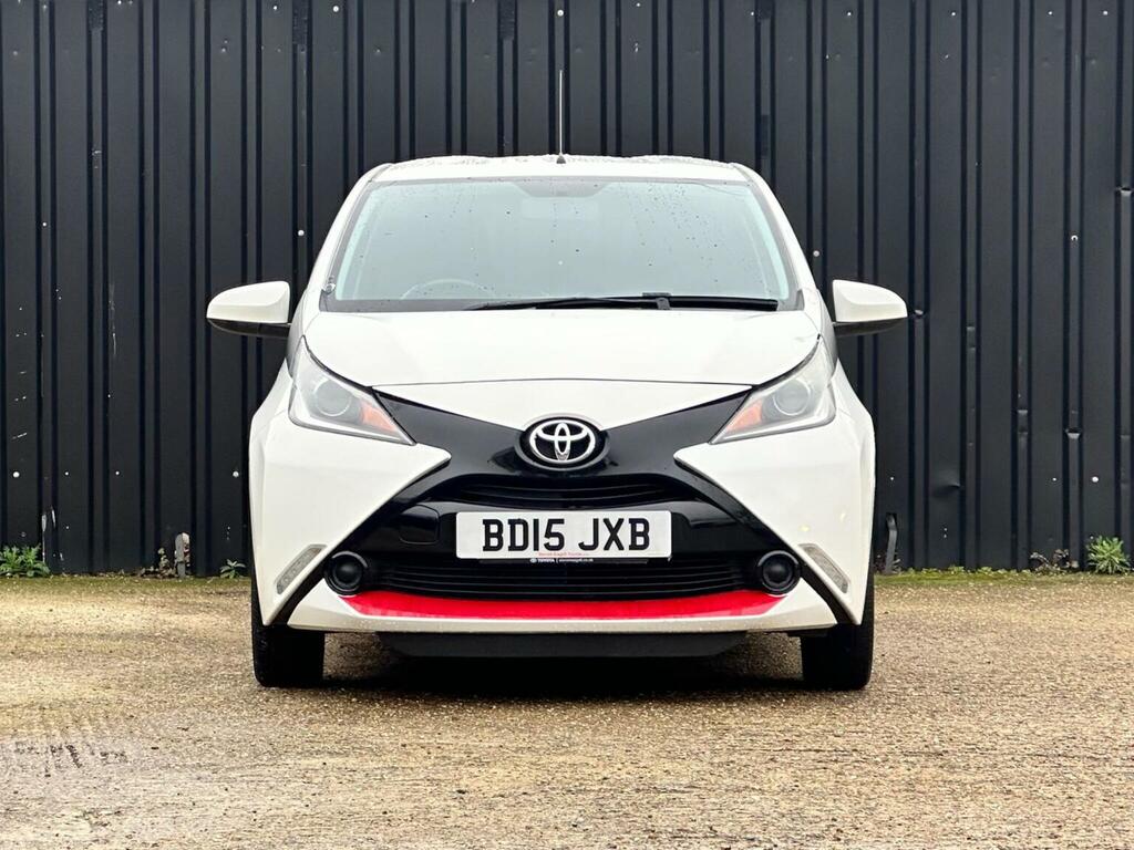 Toyota Aygo 1.0 Vvt-i X-play Euro 5 Euro 5 BD15JXB White #2