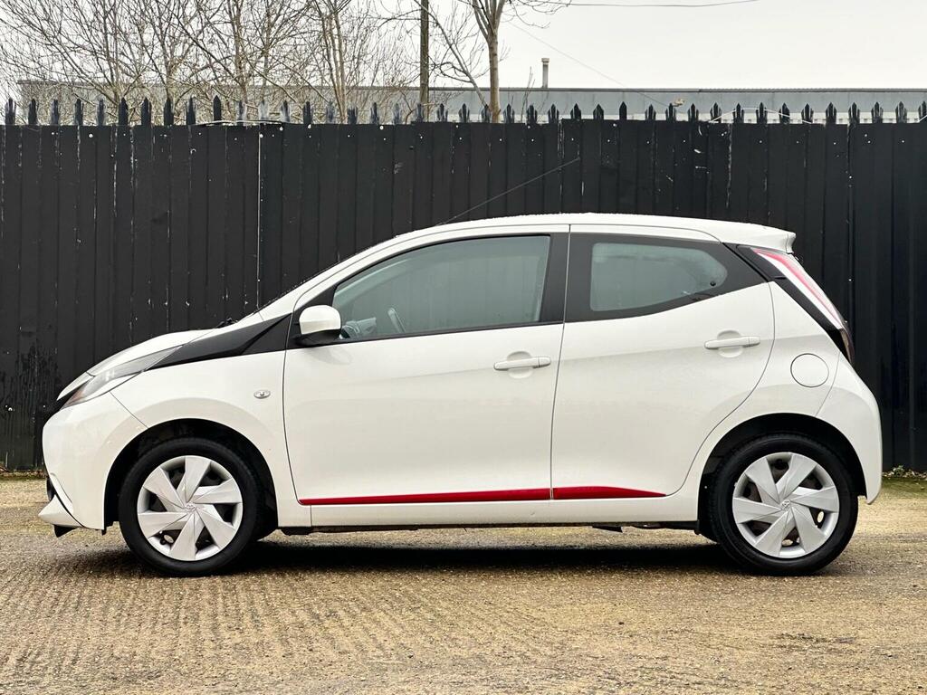 Toyota Aygo 1.0 Vvt-i X-play Euro 5 Euro 5 BD15JXB White #4