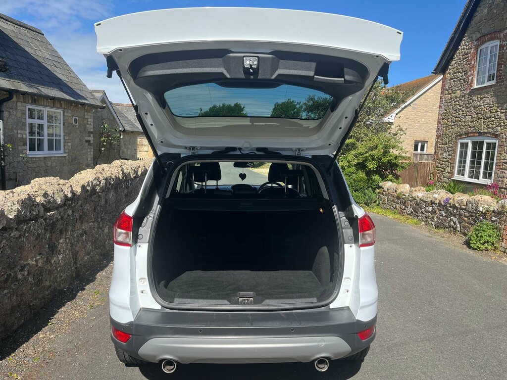Ford Kuga 2.0 Tdci Titanium Suv 2Wd Euro 6 EJ65ULR White #6