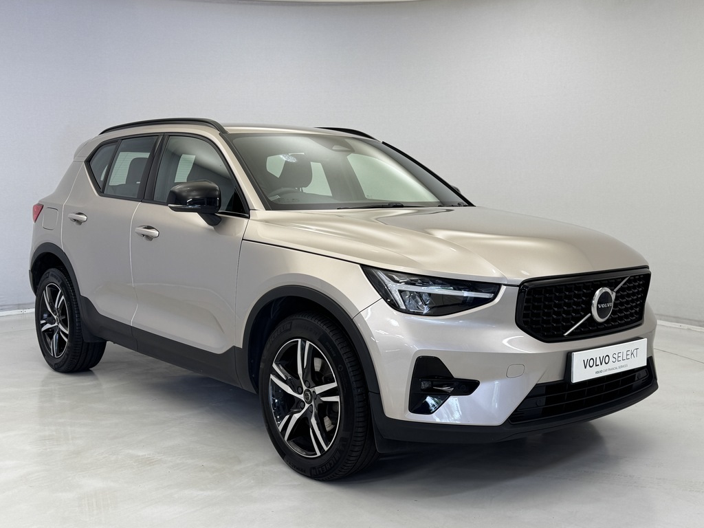 Volvo XC40 2.0 B3p Plus Dark Gold