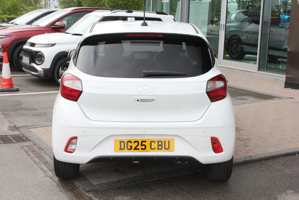 Hyundai I10 1.0 63 Premium Nav DG25CBU White #4