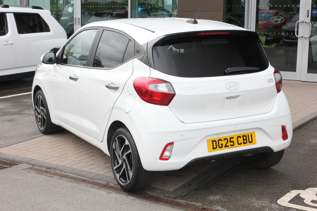 Hyundai I10 1.0 63 Premium Nav DG25CBU White #3