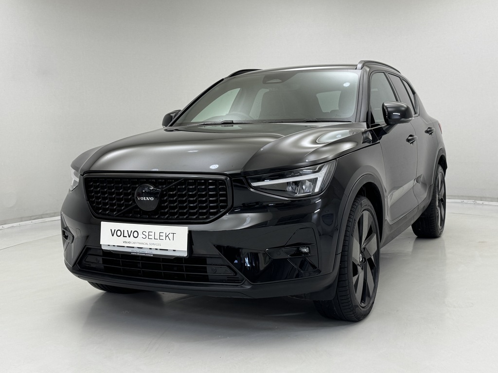 Volvo XC40 2.0 B4p Plus Black Edition RE25KLV Black #2
