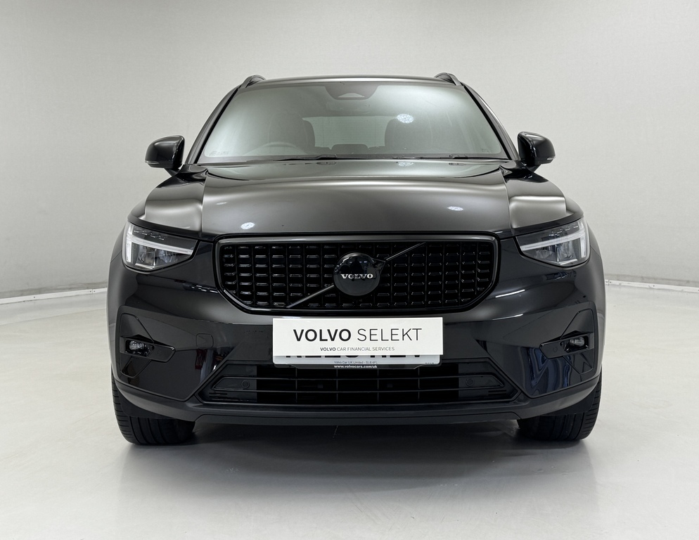 Volvo XC40 2.0 B4p Plus Black Edition RE25KLV Black #3