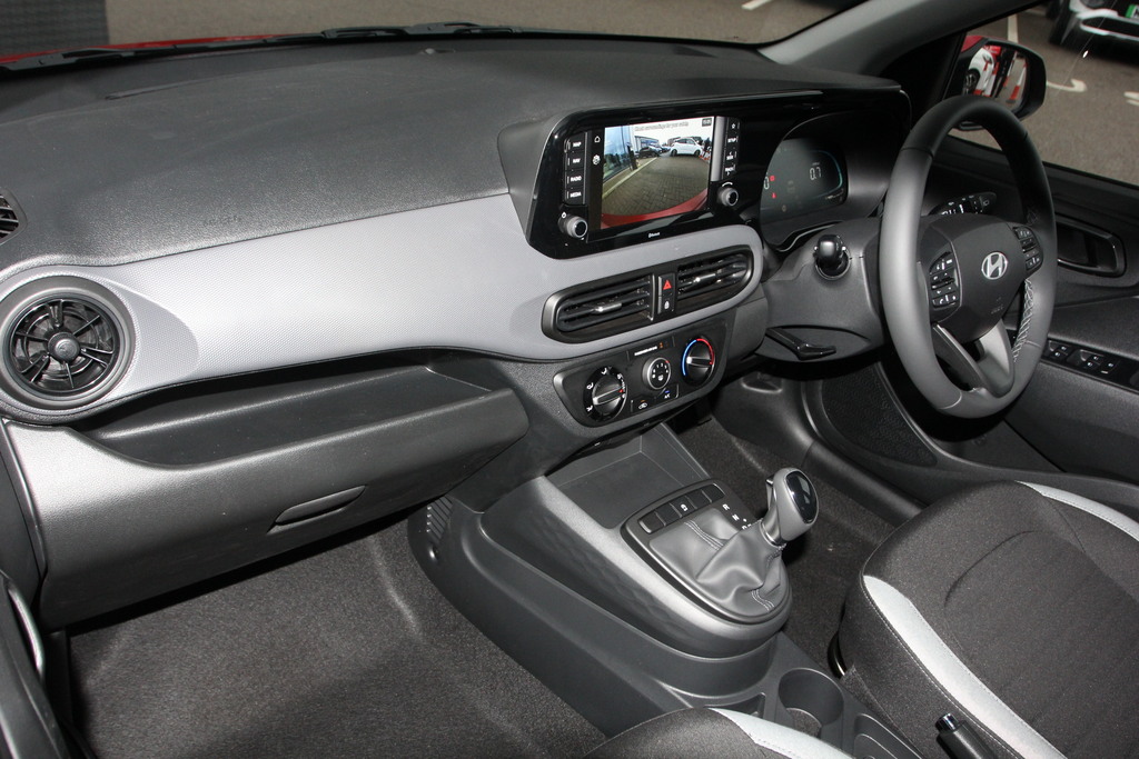 Hyundai I10 1.0 63 Advance Nav MV75XDO Red #2