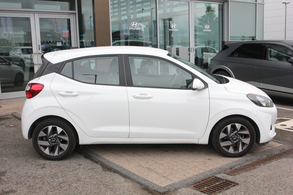 Hyundai I10 1.0 63 Advance Nav DE74JBU White #3