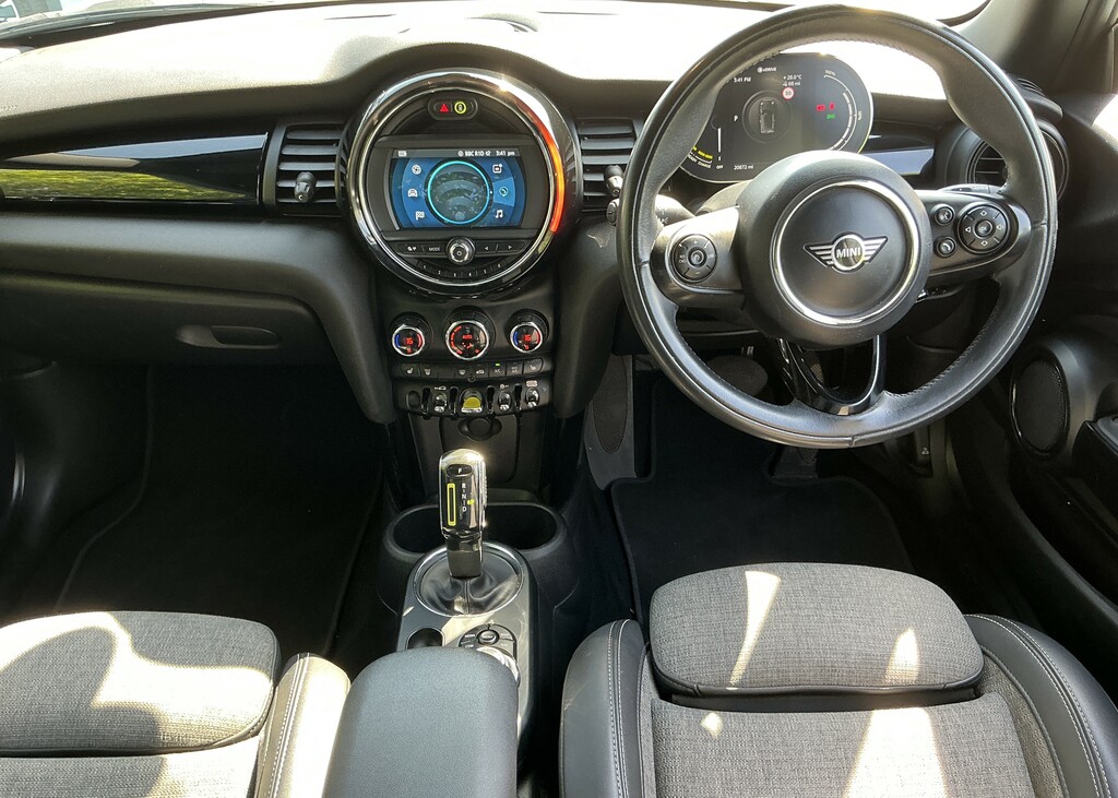 Mini Hatch 135Kw Cooper S Level 2 33Kwh BJ70OKM Silver #2