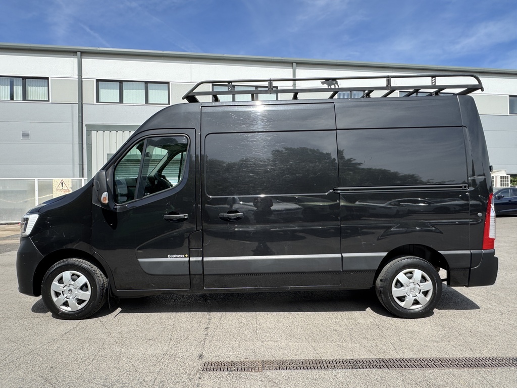 Renault Master Mm35dci 135 Business Medium Roof Van Black #3