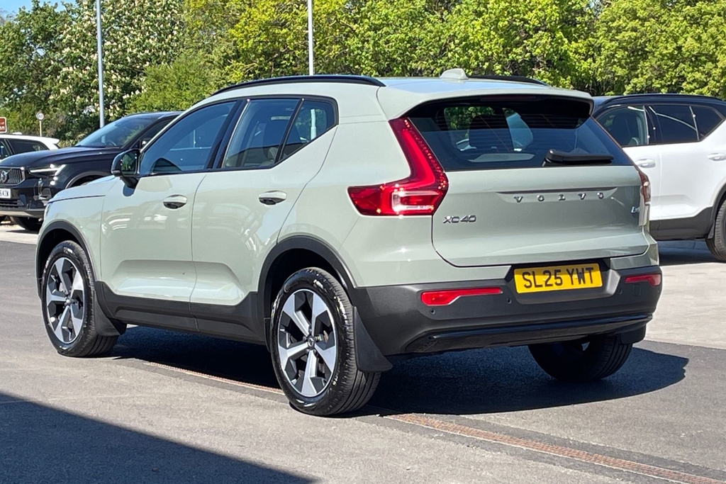 Volvo XC40 Plus Dark SL25YWT Green #3