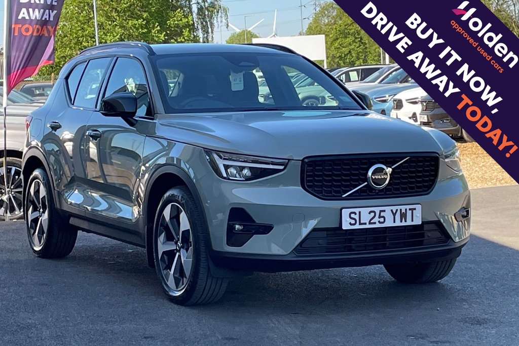 Volvo XC40 Plus Dark Green