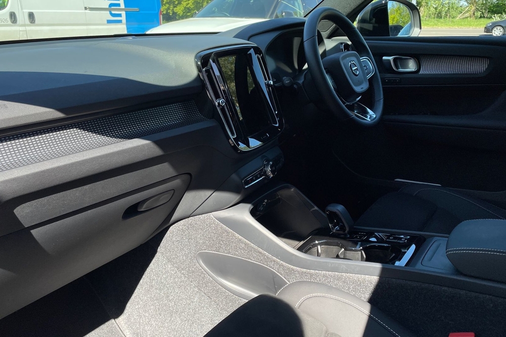 Volvo XC40 Plus Dark SL25YWT Green #2