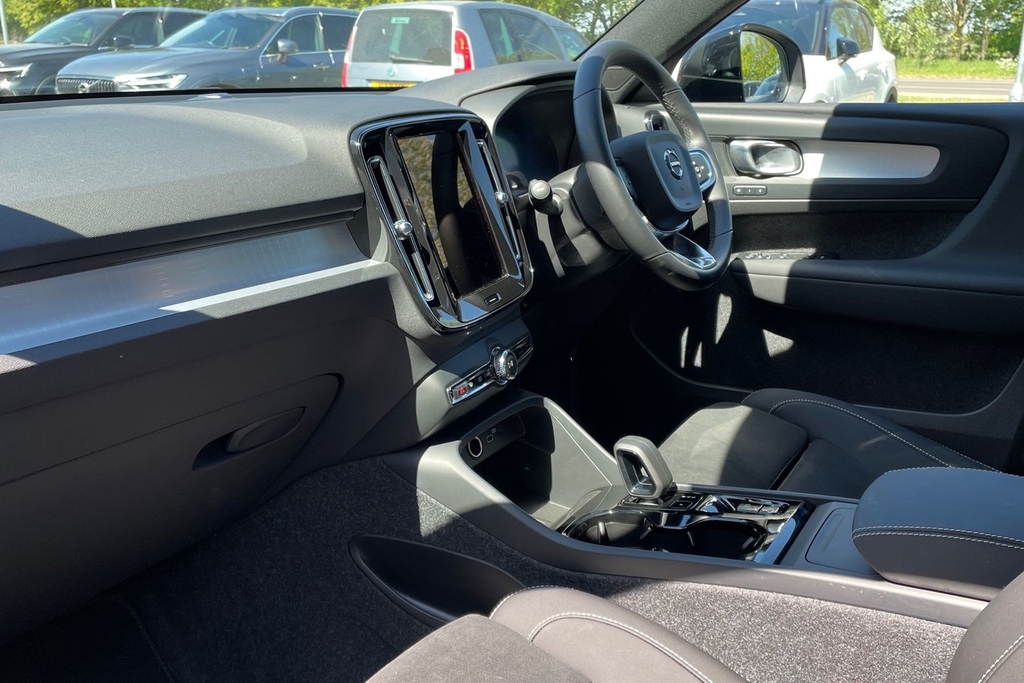 Volvo XC40 Plus Dark SY25YLE Blue #2