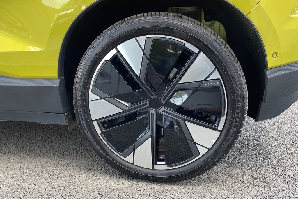 Volvo EX30 Ultra AF74LDO Yellow #5