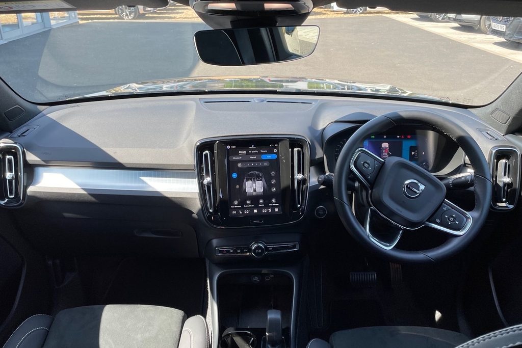 Volvo XC40 Plus Black Edition LR75KKH Black #6