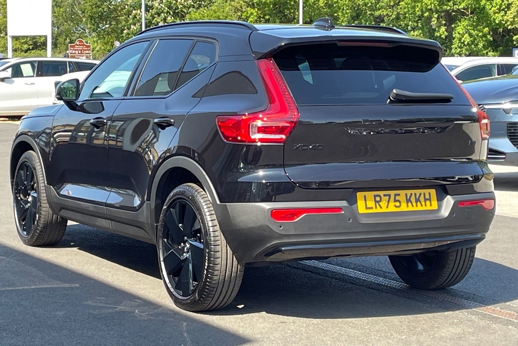 Volvo XC40 Plus Black Edition LR75KKH Black #3
