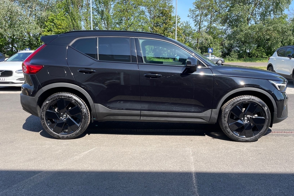 Volvo XC40 Plus Black Edition LR75KKH Black #4