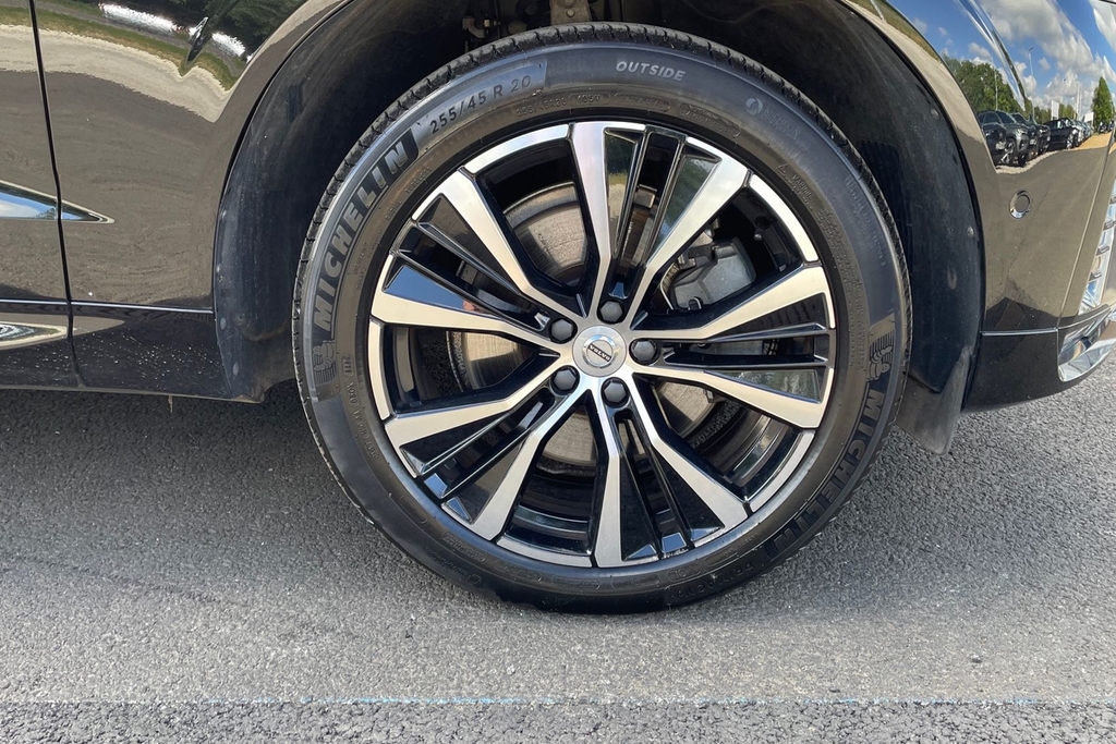 Volvo XC60 Plus FE23LHR Black #5