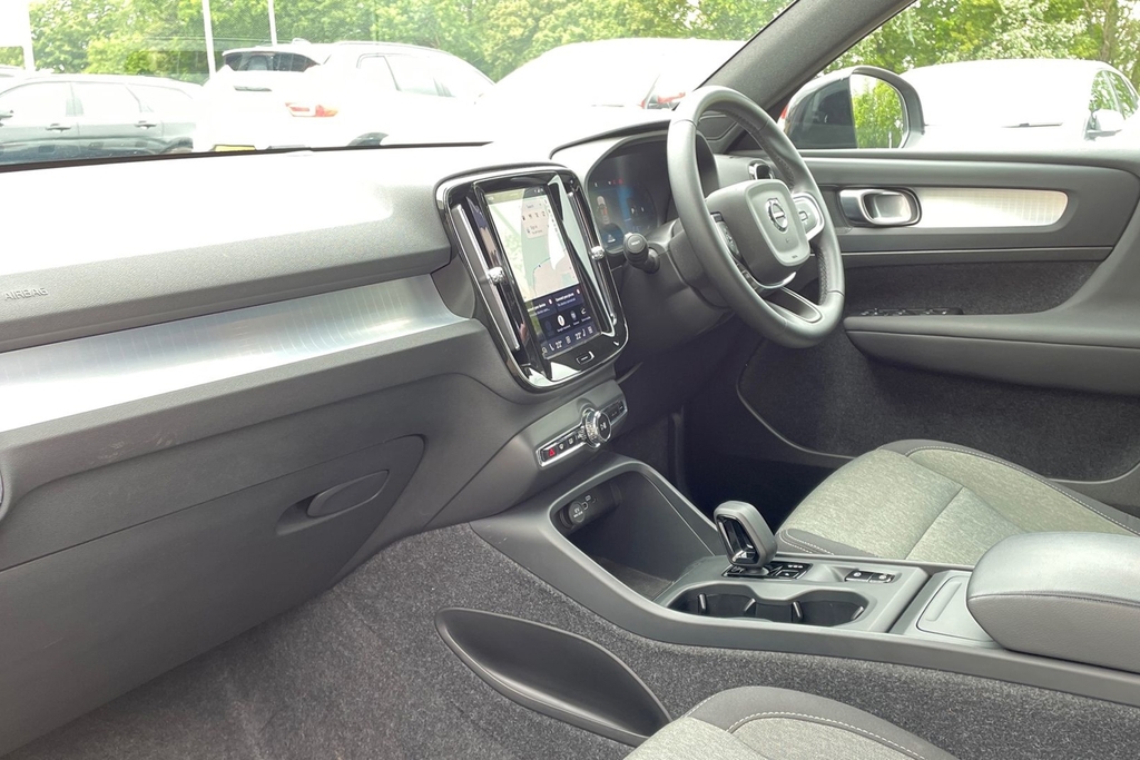 Volvo XC40 Core Black #2