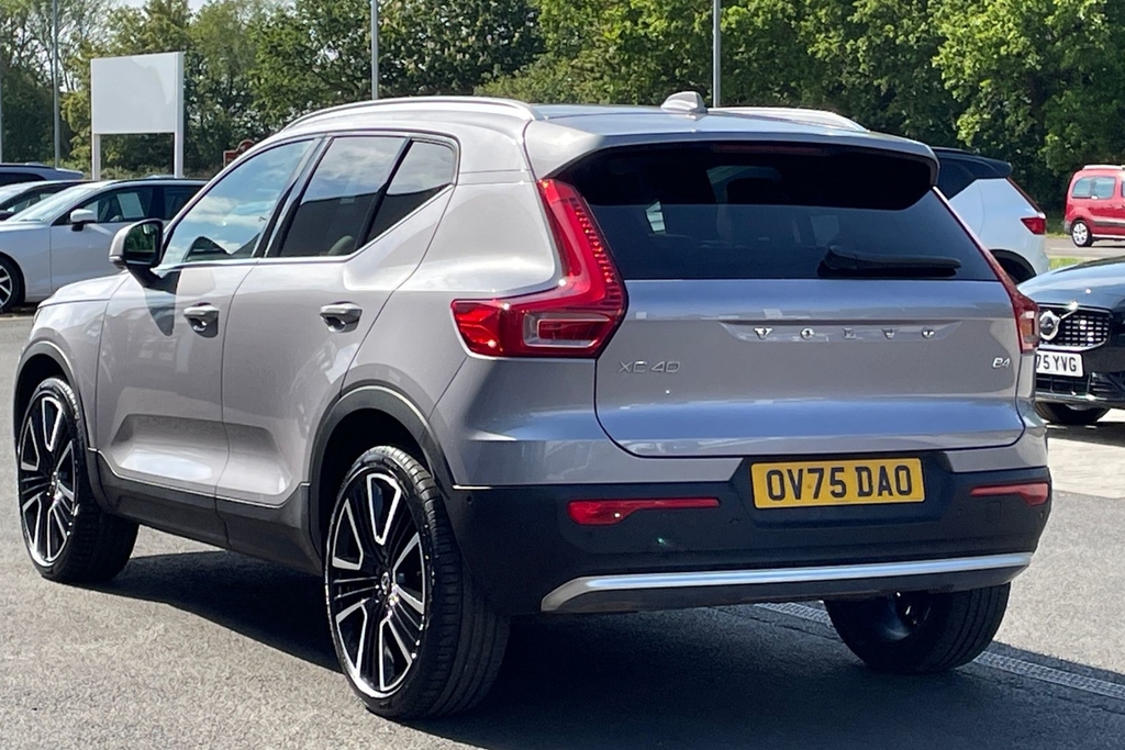 Volvo XC40 Ultra Bright OV75DAO Silver #3